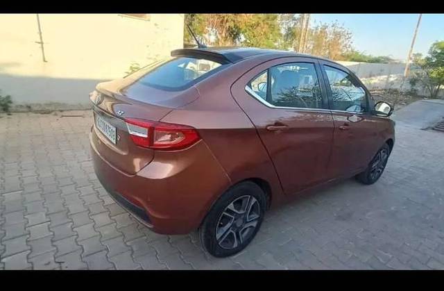 https://images10.gaadi.com/usedcar_image/4366167/original/processed_74797969-8702-41c3-96a9-430cc71b7c73.jpg?imwidth=6400