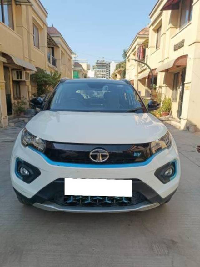 https://images10.gaadi.com/usedcar_image/4366238/original/processed_e8269c2c-97c1-4fb3-b0b5-19714177bb54.jpg?imwidth=6400