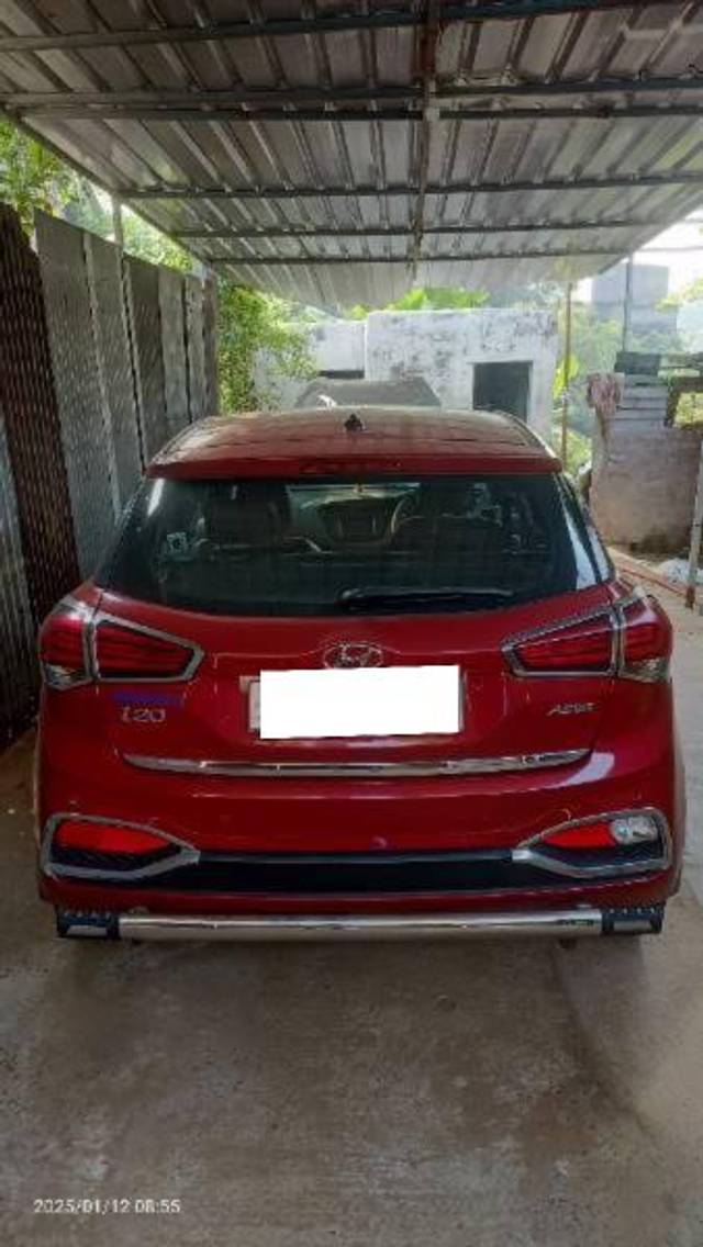 https://images10.gaadi.com/usedcar_image/4366270/original/processed_01f7094f-36e1-417a-9882-265475c5e0d9.jpg?imwidth=6402