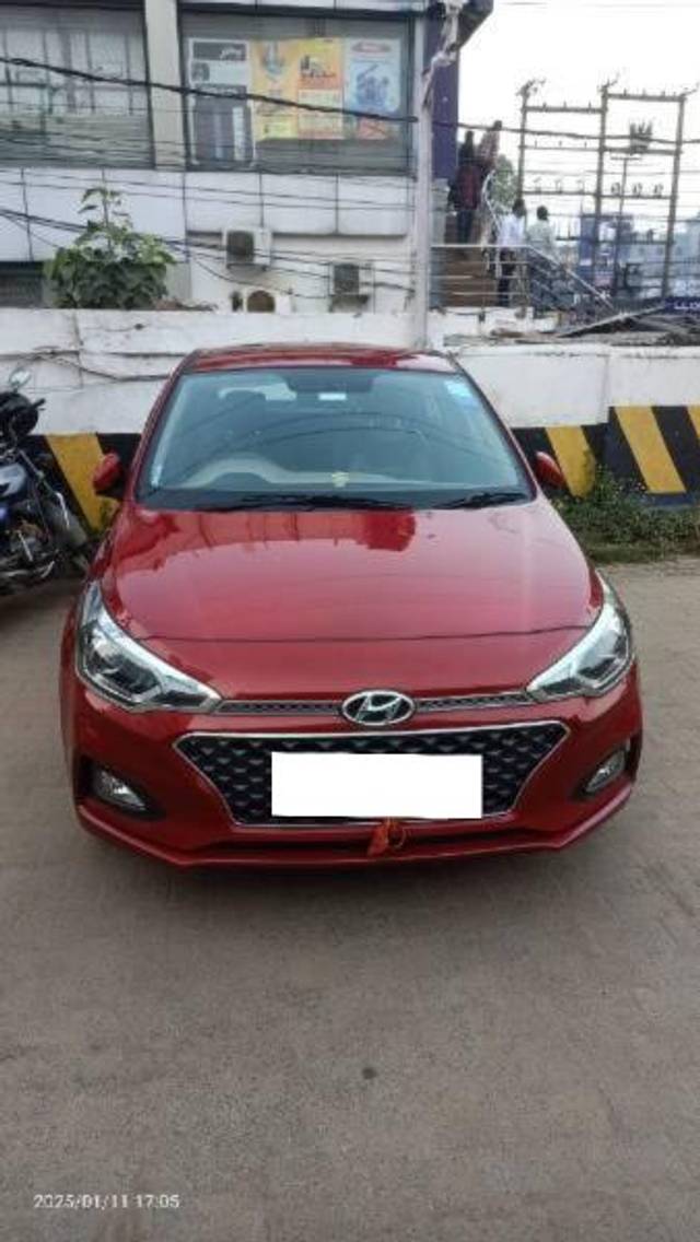 https://images10.gaadi.com/usedcar_image/4366270/original/processed_cb16f264-ab6e-4d35-9efa-2a432e26f3e3.jpg?imwidth=6400