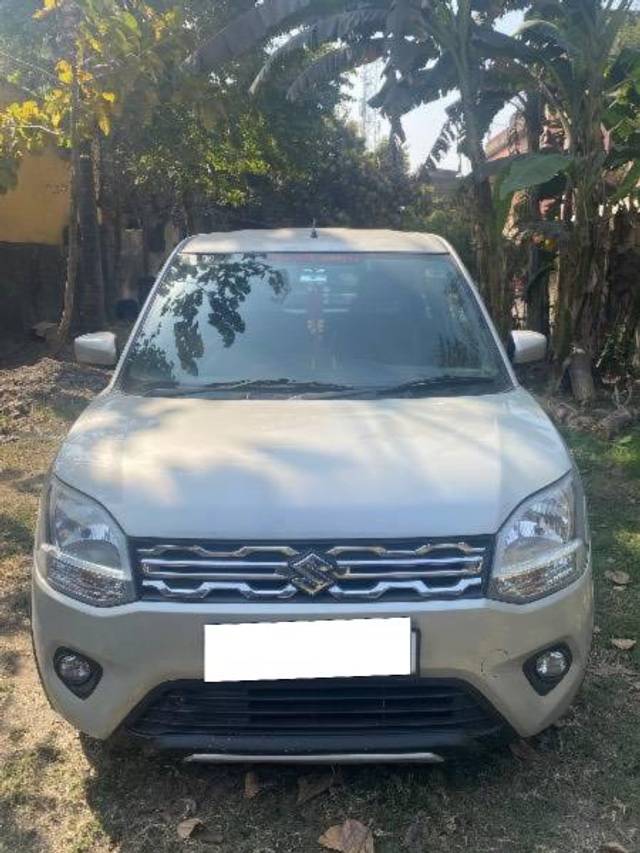 https://images10.gaadi.com/usedcar_image/4366546/original/processed_fd52a346-0c49-40e9-9599-0a9c9d77c73b.jpeg?imwidth=6400