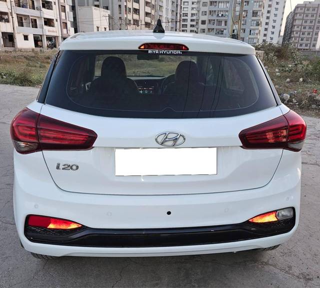 https://images10.gaadi.com/usedcar_image/4366734/original/processed_3d51f29dbc51af95c4122cd93f9090d2.jpg?imwidth=6401