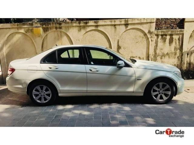 https://images10.gaadi.com/usedcar_image/4366763/original/processed_81a5ad8643574ad5d0f524b48d08cf11.jpg?imwidth=6401