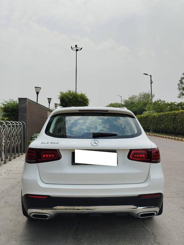 https://images10.gaadi.com/usedcar_image/4366795/original/processed_171dc25b0611b42cb2c20b92f1e242f5.jpg?imwidth=6402