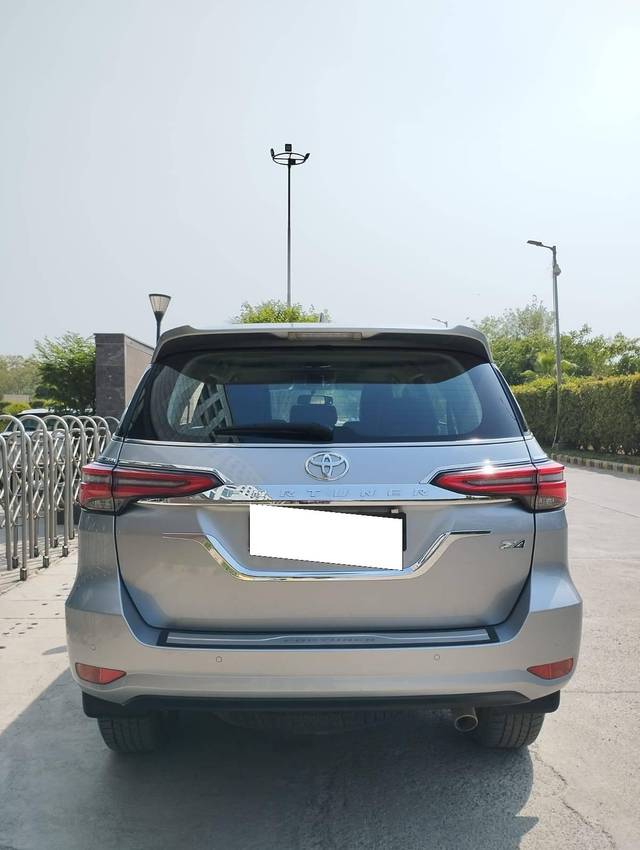 https://images10.gaadi.com/usedcar_image/4366821/original/processed_010c357c0056cffc06cc0309ba74db94.jpg?imwidth=6402