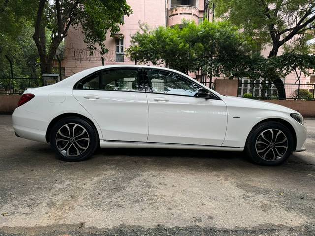 https://images10.gaadi.com/usedcar_image/4366836/original/842f921265fd62ec1bf8a0cdb8b6d79a.jpeg?imwidth=6401