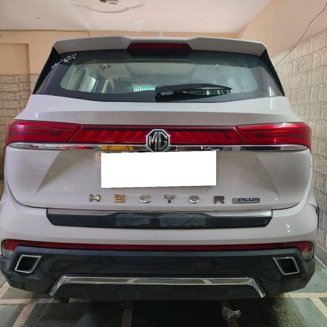 https://images10.gaadi.com/usedcar_image/4366862/original/processed_55c21d61276a095d67e0df25084e7a31.jpg?imwidth=6401