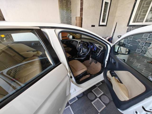 https://images10.gaadi.com/usedcar_image/4366920/original/9c372218d0e779e450e6b1d1153430cb.jpg?imwidth=6402