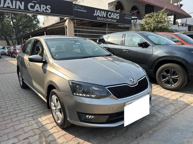 https://images10.gaadi.com/usedcar_image/4366993/original/processed_e9a64ea92ba9e16c4bbc2d017b673765.jpg?imwidth=6400