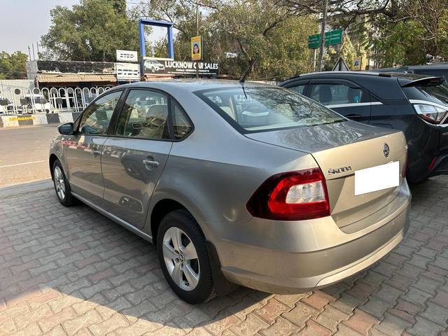 https://images10.gaadi.com/usedcar_image/4366993/original/processed_fd685aa9bfb9e2051cc527e2d00f532b.jpg?imwidth=6402