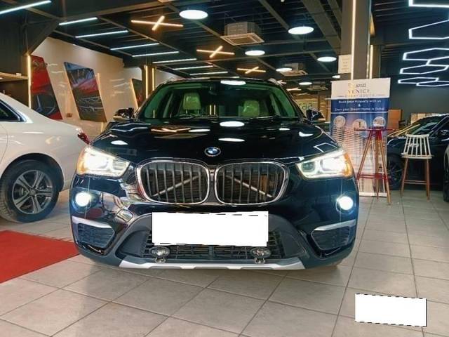 https://images10.gaadi.com/usedcar_image/4367033/original/processed_4e9514c4bccbc22693674335cefc7cb5.jpg?imwidth=6402