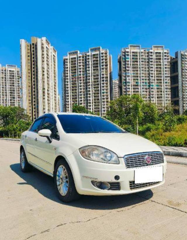 https://images10.gaadi.com/usedcar_image/4367086/original/dd3fa5e21d25b6e6dd38fbe4a79500a4.jpg?imwidth=6401