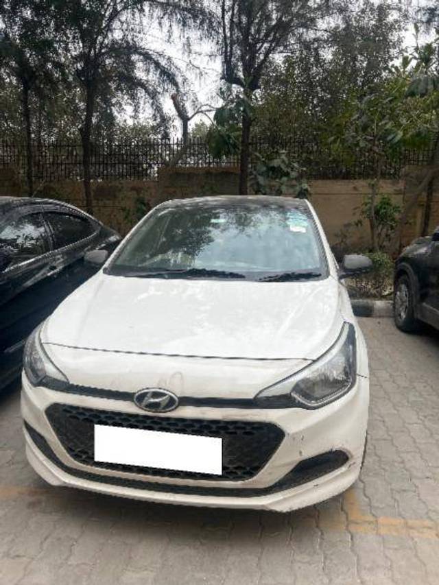 https://images10.gaadi.com/usedcar_image/4367088/original/03218eef45ef9205ba3ce2ec561ccbb4.jpg?imwidth=6400