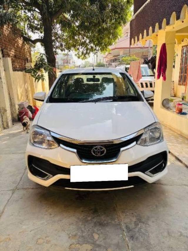 https://images10.gaadi.com/usedcar_image/4367123/original/processed_5bb42388-4c9c-4015-852c-abb09f9bdeba.jpeg?imwidth=6400