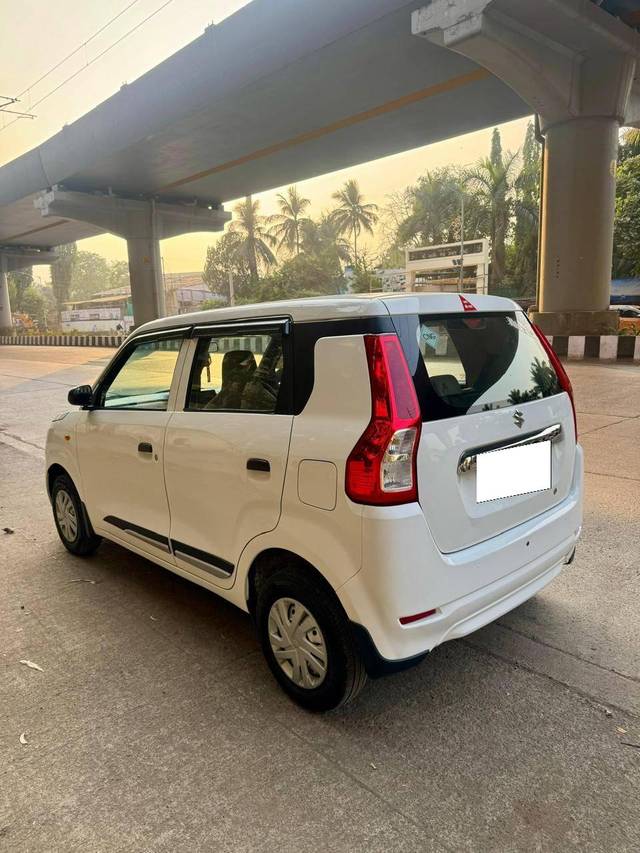 https://images10.gaadi.com/usedcar_image/4367265/original/processed_c7610a786612e7a5336d63d835656835.jpg?imwidth=6402