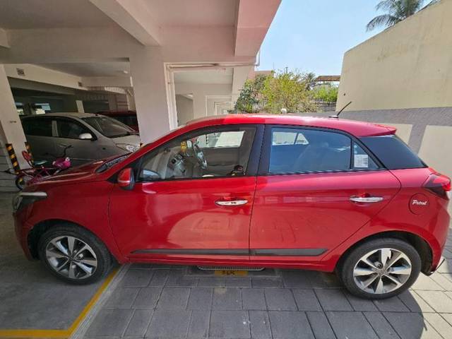 https://images10.gaadi.com/usedcar_image/4367301/original/processed_ddaf9a98-39bc-43c1-8cb0-44ffb2002bd7.jpg?imwidth=6400