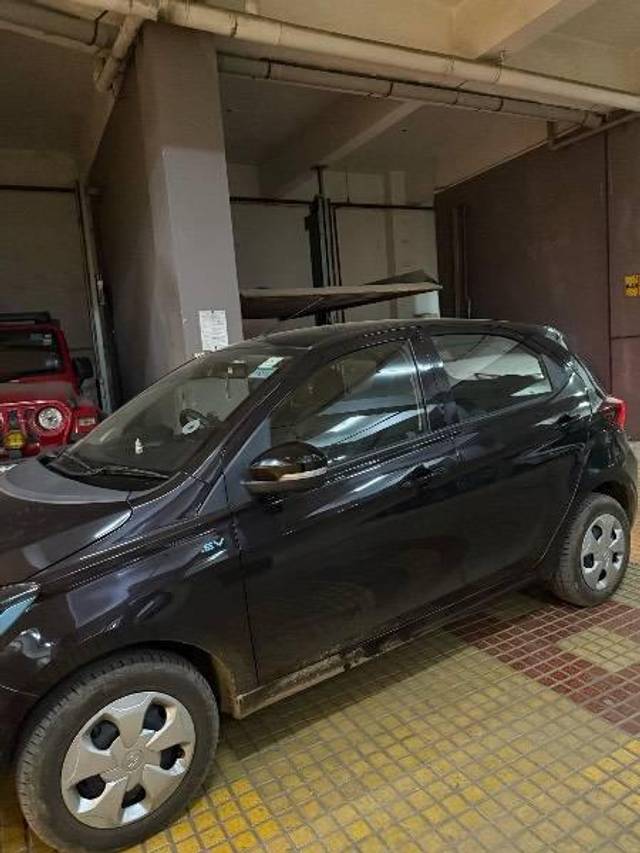 https://images10.gaadi.com/usedcar_image/4367350/original/processed_f9984da8-e71a-4a1b-a24d-0781964268e5.jpeg?imwidth=6400