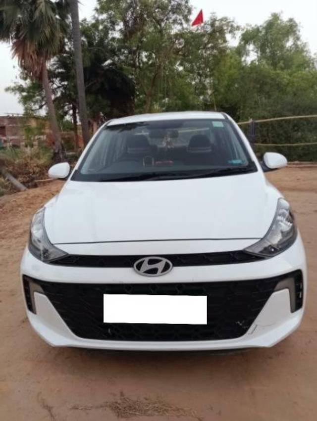 https://images10.gaadi.com/usedcar_image/4367381/original/processed_9f3ed8e5-1038-4537-a279-e823dad47260.jpg?imwidth=6401