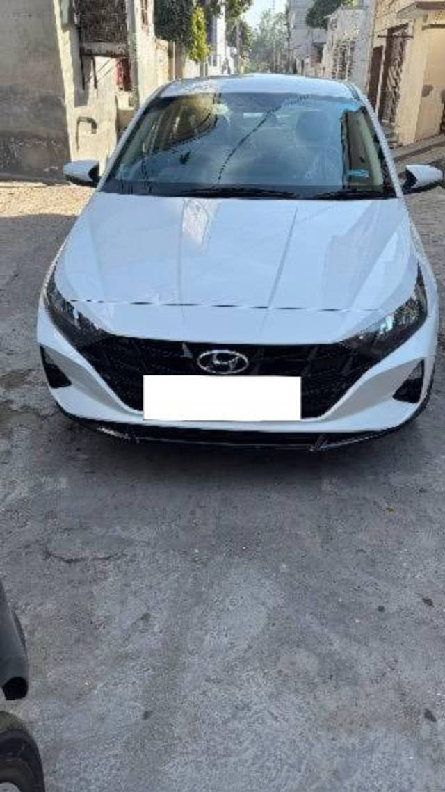 https://images10.gaadi.com/usedcar_image/4367415/original/processed_20d41807-4cc1-4407-a4ea-f36ed50a8ff6.jpeg?imwidth=6400