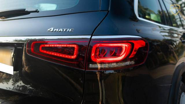https://images10.gaadi.com/usedcar_image/4367434/original/processed_f2cd8b3479ccbfd32ee244e27a490db8.jpg?imwidth=6402