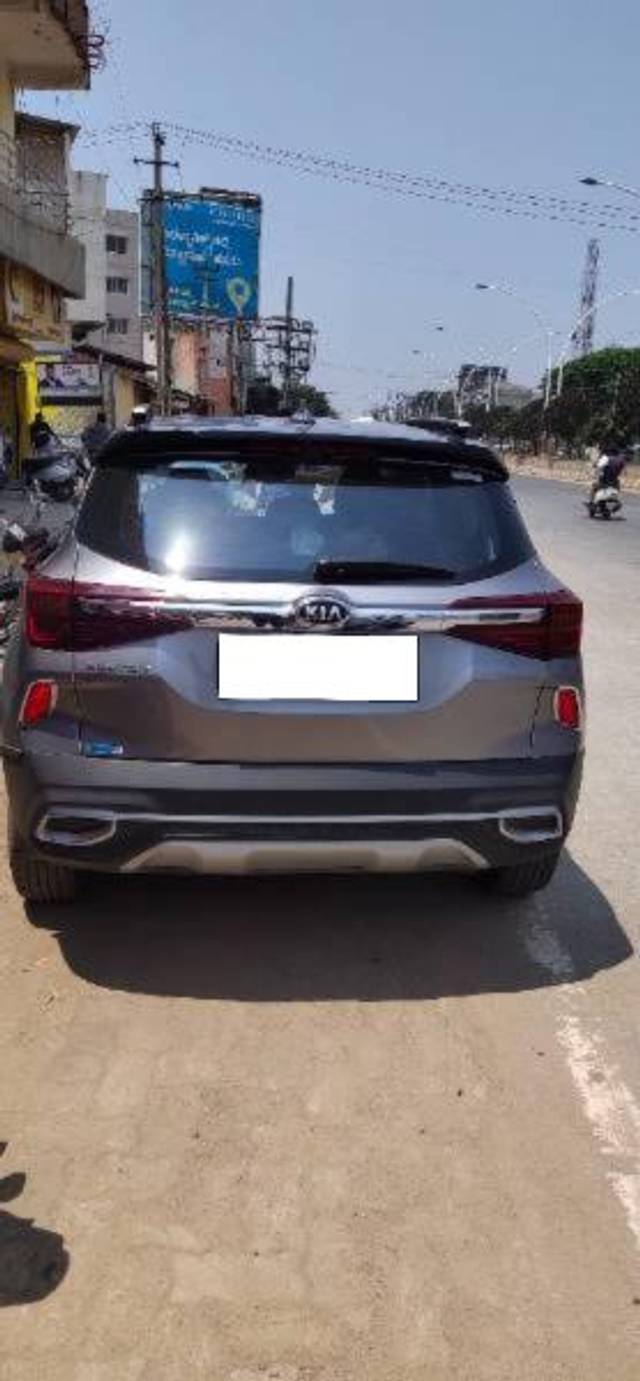 https://images10.gaadi.com/usedcar_image/4367626/original/processed_df52ec82-fc70-4791-85fd-8065778f021b.jpg?imwidth=6401