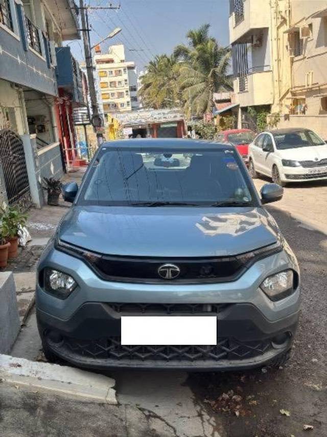 https://images10.gaadi.com/usedcar_image/4367647/original/processed_7352f357-18ad-4319-bbc7-ca5bfac59186.jpeg?imwidth=6400