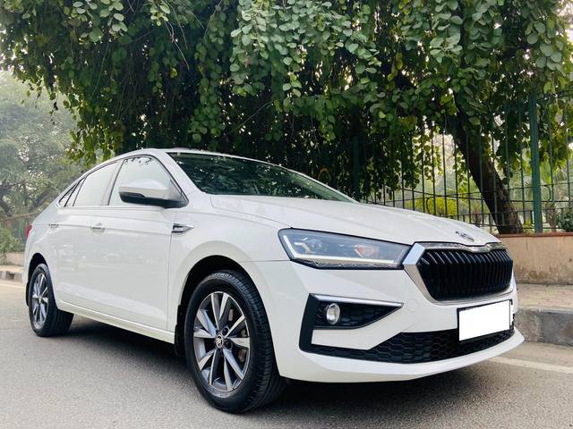 https://images10.gaadi.com/usedcar_image/4367768/original/processed_0500a756def243e170d97e7c5d19be9e.jpg?imwidth=6400