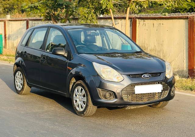 https://images10.gaadi.com/usedcar_image/4367924/original/processed_a501ddfb717b15fd08e3ea42324a8664.jpg?imwidth=6400