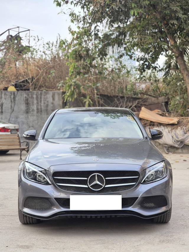 https://images10.gaadi.com/usedcar_image/4367985/original/processed_a5d7cc24a49d5585ea6ba23d0d419302.jpg?imwidth=6402