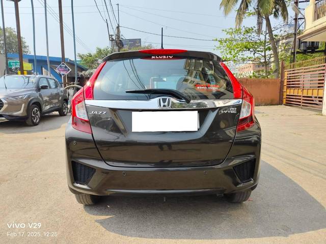 https://images10.gaadi.com/usedcar_image/4368026/original/processed_fb9bc6b600ce99d1f204c8ea149107fd.jpeg?imwidth=6401