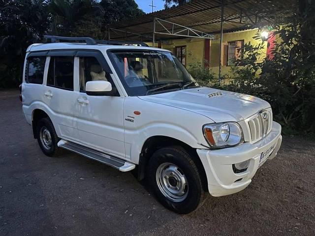 https://images10.gaadi.com/usedcar_image/4368067/original/processed_16475236-5f17-45de-aa89-01997bb01afc.jpeg?imwidth=6400