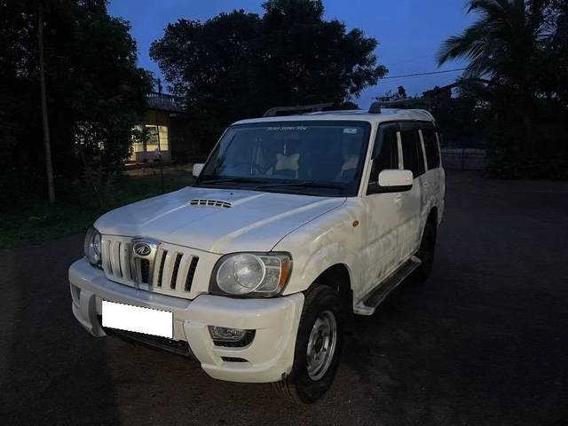 https://images10.gaadi.com/usedcar_image/4368067/original/processed_c95f0664-b8e1-493e-9a9c-caa611b2ab6b.jpeg?imwidth=6401