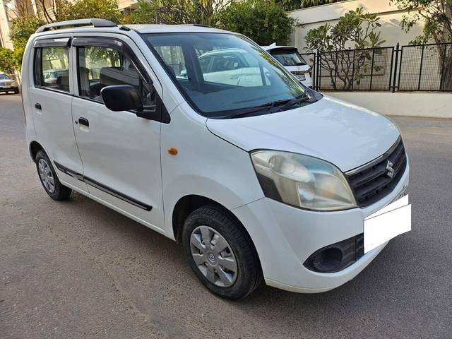 https://images10.gaadi.com/usedcar_image/4368128/original/processed_a0cecb94eb97bc66ce73d70819be2b07.jpg?imwidth=6400