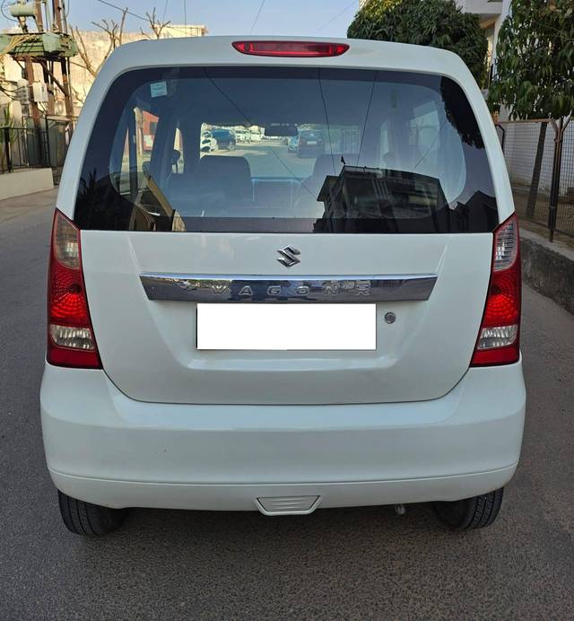 https://images10.gaadi.com/usedcar_image/4368128/original/processed_adc8e070e125b3da124feeaf758396a3.jpg?imwidth=6401