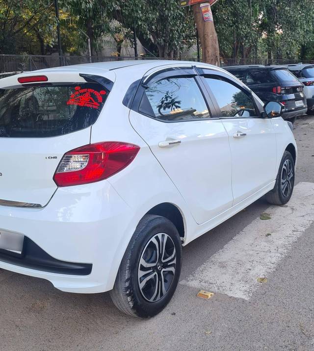 https://images10.gaadi.com/usedcar_image/4368239/original/processed_f82c921f23dcf3b3ec4178d90ff993e0.jpg?imwidth=6401