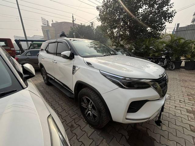 https://images10.gaadi.com/usedcar_image/4368287/original/processed_b3ef1bcf65516cb511420488e348adac.jpg?imwidth=6400