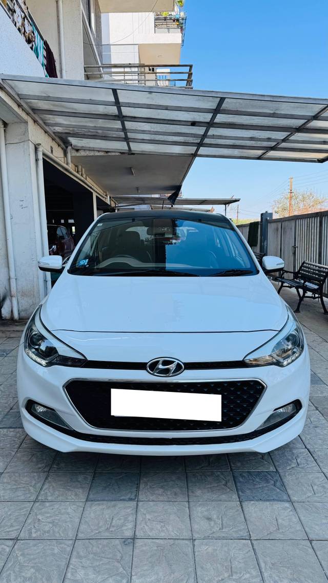 https://images10.gaadi.com/usedcar_image/4368308/original/processed_3e9fb391-1bb0-436c-9481-74310d536190.jpg?imwidth=6402