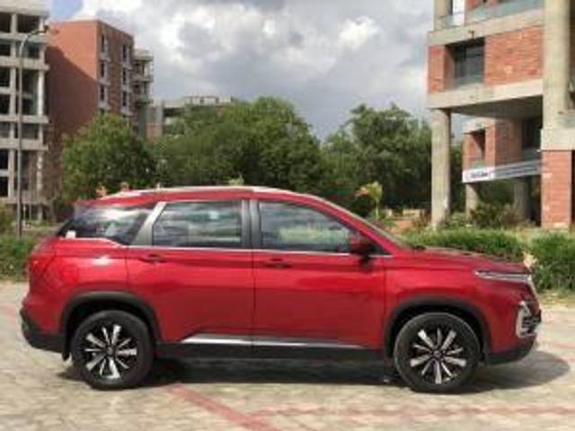 https://images10.gaadi.com/usedcar_image/4368458/original/processed_975ca79ceb53f2b1c20e315a83e48571.jpg?imwidth=6401