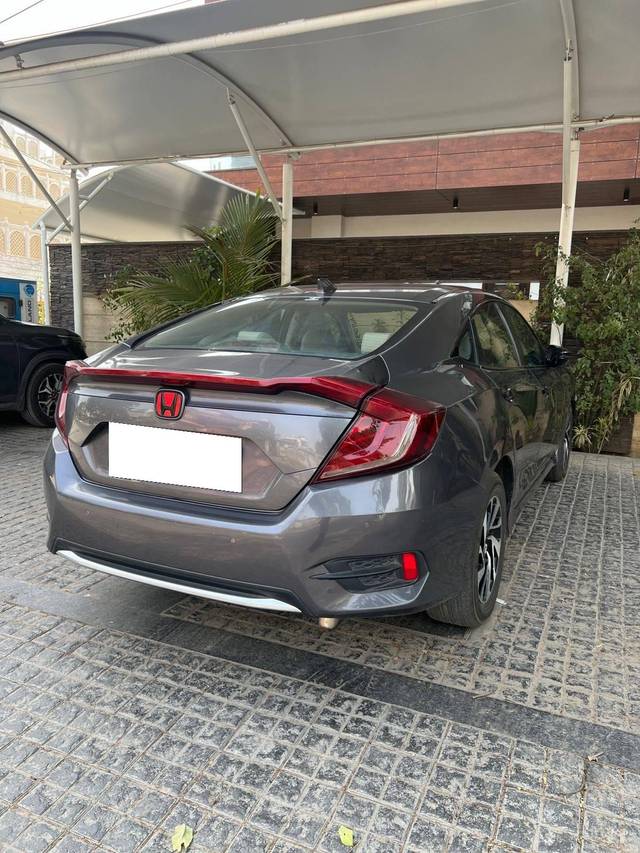 https://images10.gaadi.com/usedcar_image/4368473/original/processed_f98bad24-26a2-4d00-92e4-55b2f2e1d7ed.jpeg?imwidth=6402