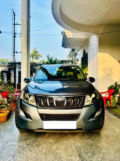 Mahindra XUV500 R W10 FWD Mahindra XUV500 R W10 FWD