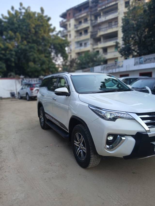 https://images10.gaadi.com/usedcar_image/4368566/original/a4ab6b7ab11053ba2da31d34a3850be8.jpg?imwidth=6401