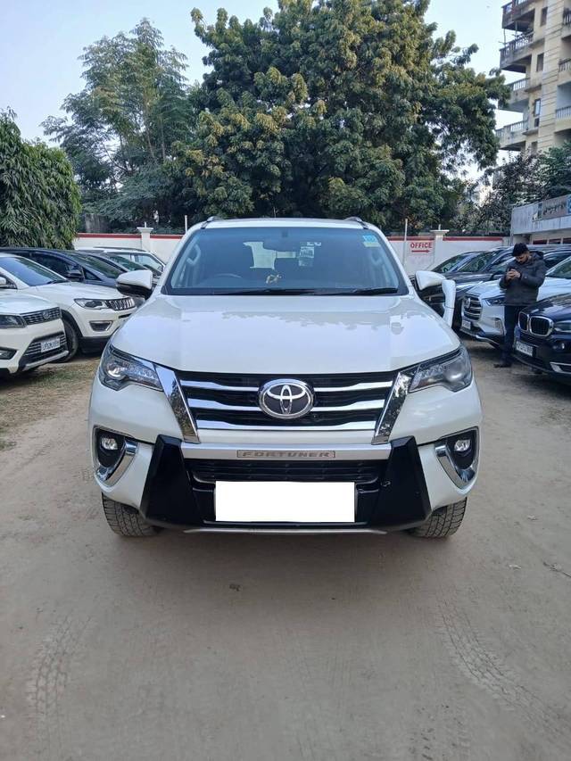 https://images10.gaadi.com/usedcar_image/4368566/original/processed_803ebe2a8b48257ee6e1861a949d7773.jpg?imwidth=6400