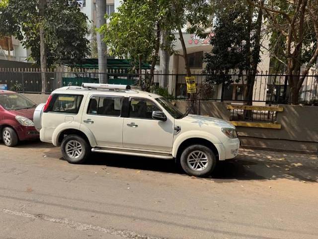 https://images10.gaadi.com/usedcar_image/4368596/original/processed_9c930cba-6184-4c76-9675-e60394eeed21.jpeg?imwidth=6401