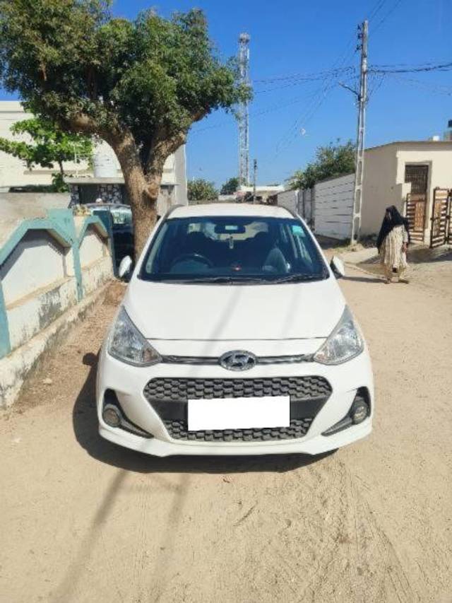 https://images10.gaadi.com/usedcar_image/4368705/original/processed_23afba07-d8c8-43cf-99a6-eb0c4ace68f3.jpg?imwidth=6400