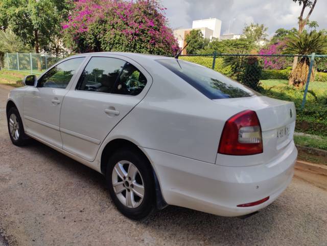 https://images10.gaadi.com/usedcar_image/4368716/original/71f6ec7f6ae7f9003670849077651c41.jpg?imwidth=6402