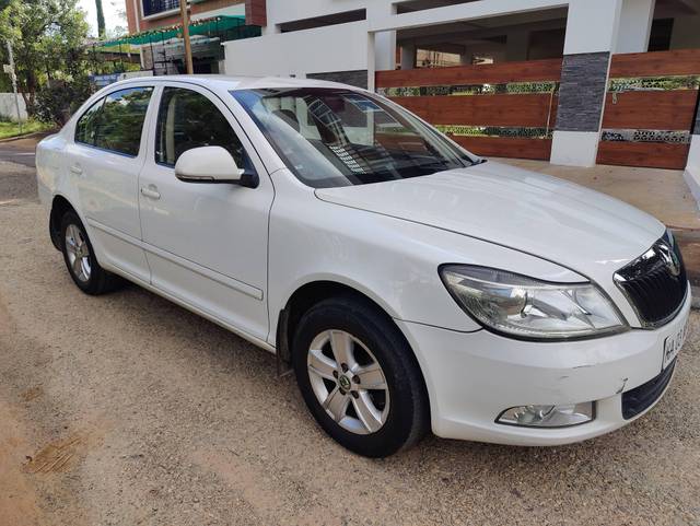 https://images10.gaadi.com/usedcar_image/4368716/original/processed_5f8c94ce296deb7b8ea3873229edfee6.jpg?imwidth=6400