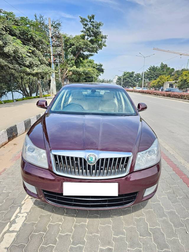 https://images10.gaadi.com/usedcar_image/4368721/original/processed_55ffcc2eab72698d72f95ca35861ef64.jpg?imwidth=6402