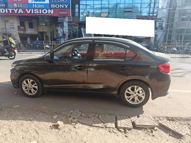 https://images10.gaadi.com/usedcar_image/4368838/original/processed_e464fa83-2a9a-4515-9826-d2cfb01bed20.jpg?imwidth=6402