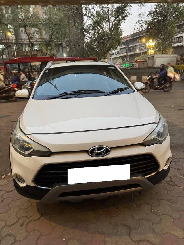 https://images10.gaadi.com/usedcar_image/4368859/original/processed_2b887a760ae7cdcb63d6e6479894cb40.jpg?imwidth=6400