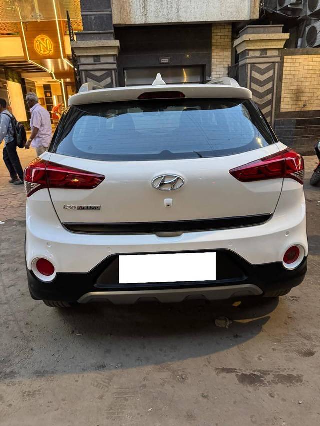 https://images10.gaadi.com/usedcar_image/4368859/original/processed_655d5073516eb2046c76aea40c8e0dad.jpg?imwidth=6401